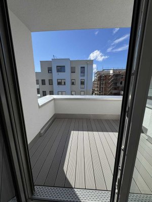 Wohnen im Dachgeschoss! Großer West-Dachbalkon, zentrale Lage mit Top-Anbindung an B471, A8, A9