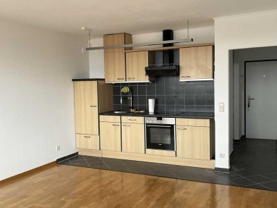 Helle 1-Zimmer Wohnung im 9. OG mit Balkon in Friedrichsdorf