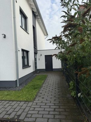 Moderne 3-Zimmer Wohnung mit großzügigem Balkon und E-Ladeparkplatz in Siegburg-Heide