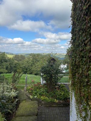 3-Zimmer Wohnung, Einbauküche, 2 Bäder, 2 Terrassen, Fantastische Fernsicht und Gartenanlage