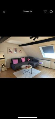 gemütlich 1 Zimmer DG Altbau Wohnung mit Küche