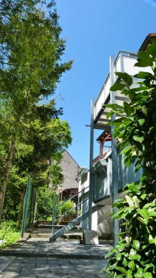 Gepflegte Maisonette-Wohnung mit drei Zimmern sowie Balkon und EBK