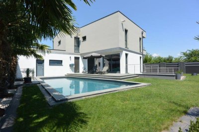 Luxusvilla mit Poolparadies und Business-Option – Exklusives Wohnen auf 350 m² im Grünen!
