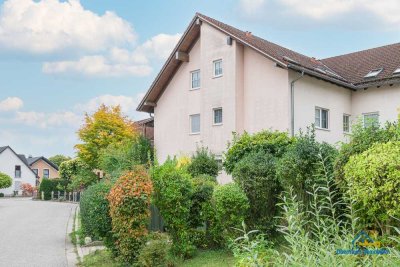 Charmante, modernisierte Dachgeschosswohnung mit eigenem Stellplatz und großzügigem Kellerraum