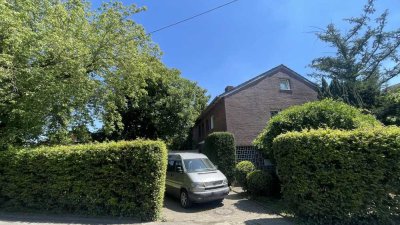 Attraktives Freistehendes Ein-Zweifamilienhaus  mit Doppelgarage in Sackgasse auf Erbpachtgrundstück