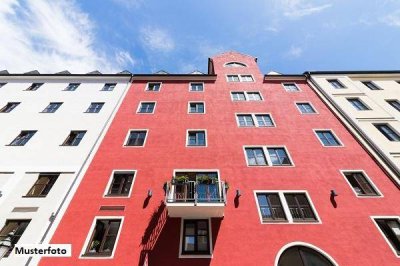 Charmantes 200 Jahre altes Mehrfamilienhaus mit 4 Wohnungen, Garagen &amp; Lager