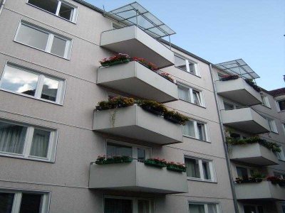 Gemütliche 3-Zimmeri-Wohnung mit Balkon in Innenstadt BS! Küche u. Laminat können vom Vormieter ü...