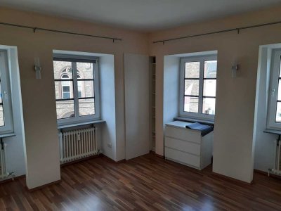 Helle 1-Zimmer-Nichtraucherwohnung in Geisenheim Stadtmitte (Lindenplatz) zu vermieten