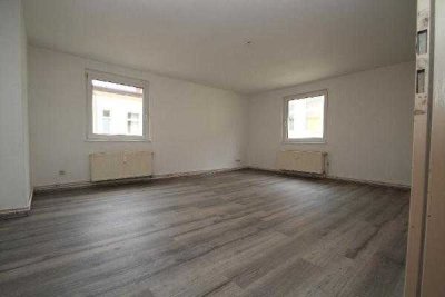 Zentral am Schulplatz und ruhig zum Hof