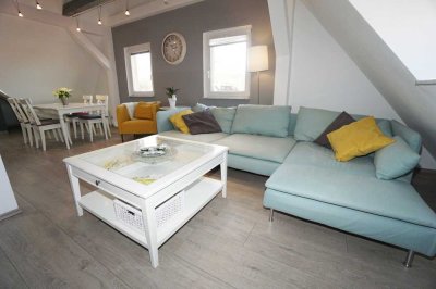 Helle GALERIE-WOHNUNG im Herzen Feuerbachs