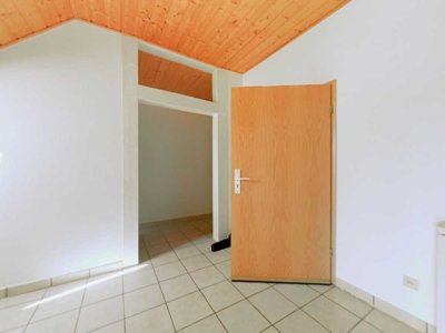 Dachgeschosswohnung mit Gartenanteil in ruhiger Lage von Korschenbroich-Steinhausen
