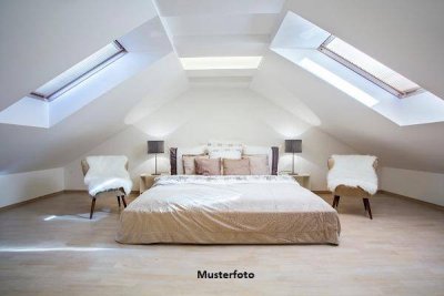 Hoch über dem Alltag: Großzügige 4-Zimmer-DG-Wohnung mit Flair