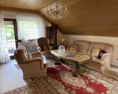 günstige - DG-Wohnung mit gemütlicher Atmosphäre