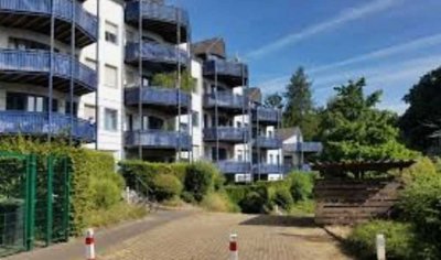 Aachen West, freundliche 3- Zimmerwohnung mit großem Balkon zum Park und Tiefgarage