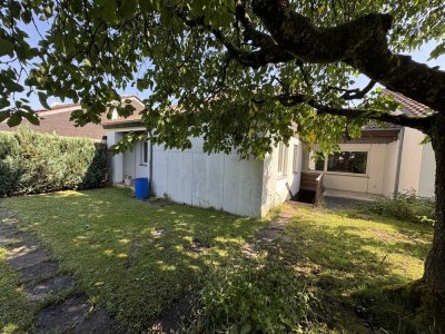 Charmantes RMH mit Garage, Hobbyraum und Garten-sanierungsbedürftig aber mit viel Potential