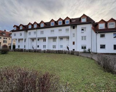 FREI : Ruhige Stadtwohnung mit großem Balkon, Abstellplatz und Aufzug