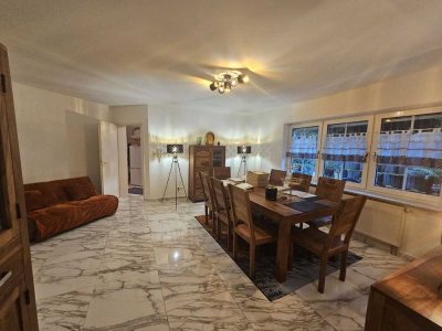 Vollwertige-komplett möbl. 2,5 Zimmer Wohnung mit Terrassenbalkon!