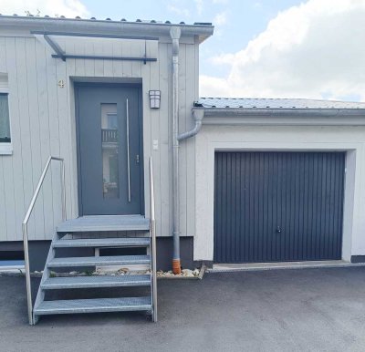 Praktische, neuwertige und vor allem großzügig gestaltete Wohnung mit eigener Haustüre, Toplage