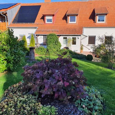 Modernisiertes Reihenhaus mit Garage in Niederaula