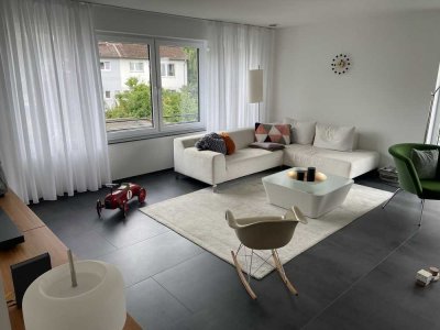 Stilvolle, familienfreundliche 4-Raum-Wohnung mit eigenem Garten