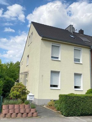 Doppelhaushälfte im Zentrum von MG-Lürrip zu verkaufen