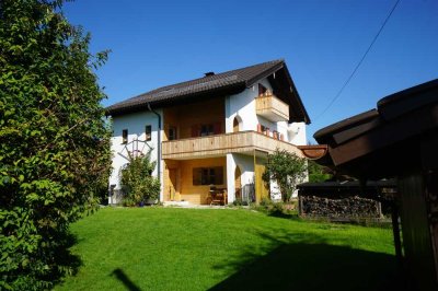 Freies Ein-zwei-drei Familienhaus zur Eigennutzung oder Vermietung, 1990 renoviert und gut in Schuß.