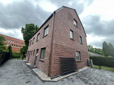 Neubau - Erstbezug in absolut ruhiger Top Lage: 5 Zi.-DHH + wohnl. Keller, Norderstedt-Mitte (2)