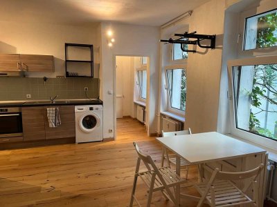Schöne hochwertig möblierte Wohnung in ruhiger Lage