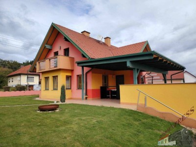 Traumhaftes Einfamilienhaus mit Pool, Panorama-Ausblick und moderner PV-Anlage – hier fühlt sich Ihre Familie zuhause!