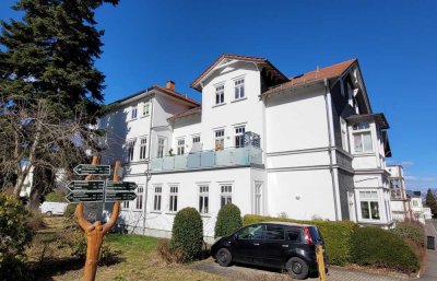 Schöne Erdgeschosswohnung mit Einbauküche und Carport