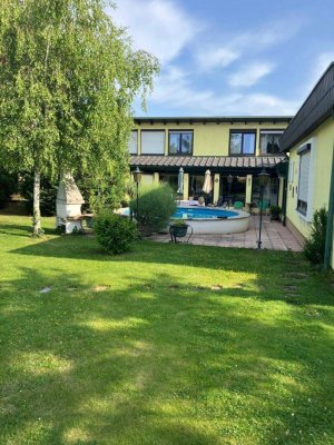 Einfamilienhaus mit viel Potenzial auf großem Grundstück in Siedlungslage!