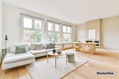 +++ 5-Zimmer-Wohnung mit Balkon und Stellplätze +++