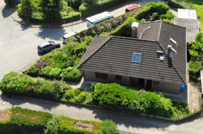 Geräumiges Wohnhaus mit Einliegerwohnung in sehr guter Wohnlage