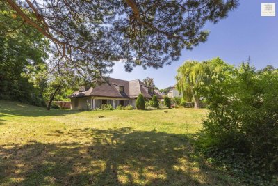 Charmante Stil-Villa mit einzigartigem Potenzial eingebettet in eine 6.000 m² große Parklandschaft