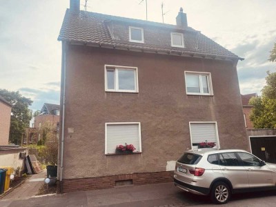 Renovierungsbedürftiges 12-Zimmer Haus in Neuss mit Garage