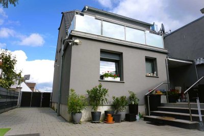 Exklusiv saniertes Einfamilienhaus mit PV-Anlage, Carport und modernster Ausstattung