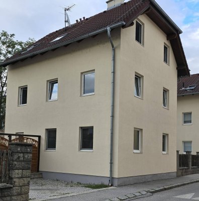 MODERNE DACHGESCHOSSWOHNUNG IN ZENTRUMSNÄHE!
