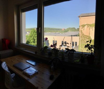 Helle 4-Zimmer Wohnung mit Balkon, WG-geeignet