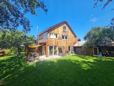 Idyllisches, sonniges Wohnparadies mit Traumgarten! Wärmepumpe, PV-Anlage +  Speicher, Sauna u.v.m.