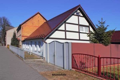 Hofanlage + Wohnhaus, Scheune, Werkstatt +
