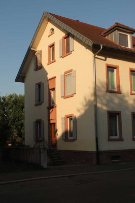Frisch renovierte 2-Zimmer-Wohnung mit neuer EBK und Parkplatz in Lahr/Dinglingen