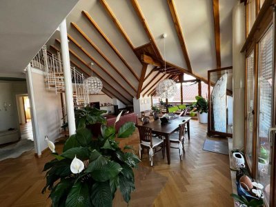 Außergewöhnliche Dachgeschosswohnung mit Galerie, Balkon und Dachterrasse