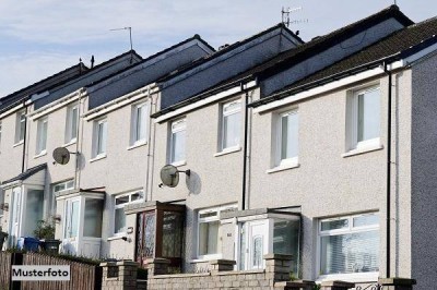 Renovierungs-/Sanierungsprojekt: Stark vernachlässigtes EFH-Reihenhausanteil wartet auf neues Leben