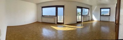 Licht durchfluteten 3-Raum-Wohnung mit 50 m² Büroraum im Gebäude