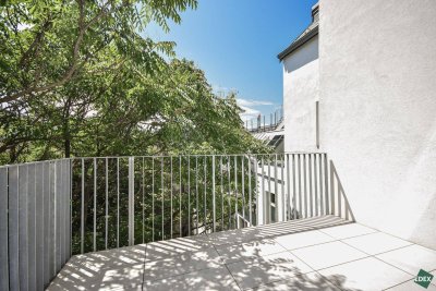 FIRST OCCUPANCY | Modern attic apartment with loggia and terrace