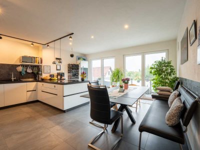 Neuwertige Dachgeschosswohnung mit Designküche, großem Westbalkon & Effizienzklasse A+