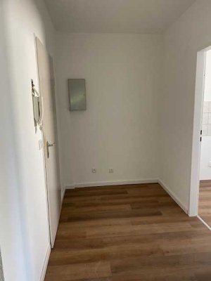 Freundliche und vollständig renovierte 2-Zimmer-Wohnung mit Balkon in Dortmund