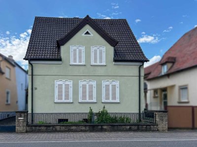 Charmantes Wohnhaus mit Potenzial - Garage und großer Garten