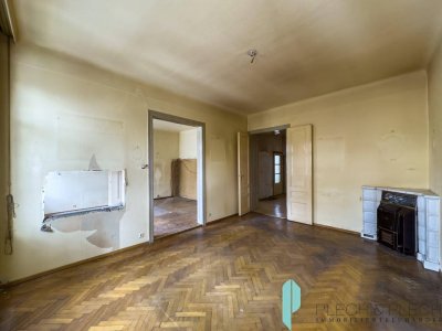 Sanierungsbedürftige 2 Zimmerwohnung - 1. Stock mit Lift