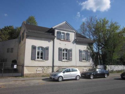 Altbauvilla mit Geschichte – Einmaliges Stadthaus mit großem Grundstück, Nebengebäude und Potential